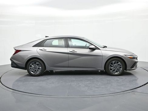Used 2024 Hyundai Elantra SEL image 5