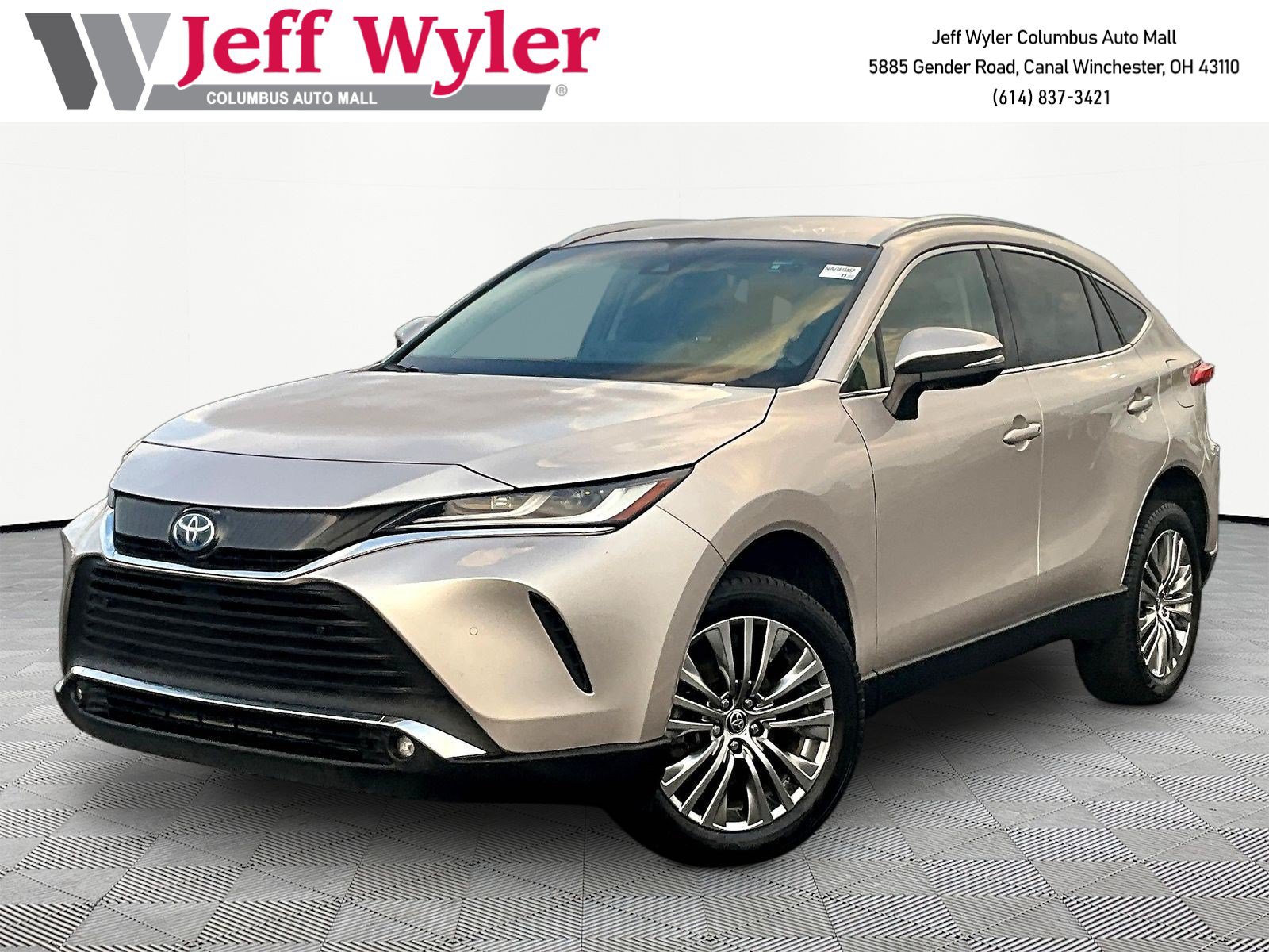 Used 2024 Toyota Venza XLE AWD/4WD image 1