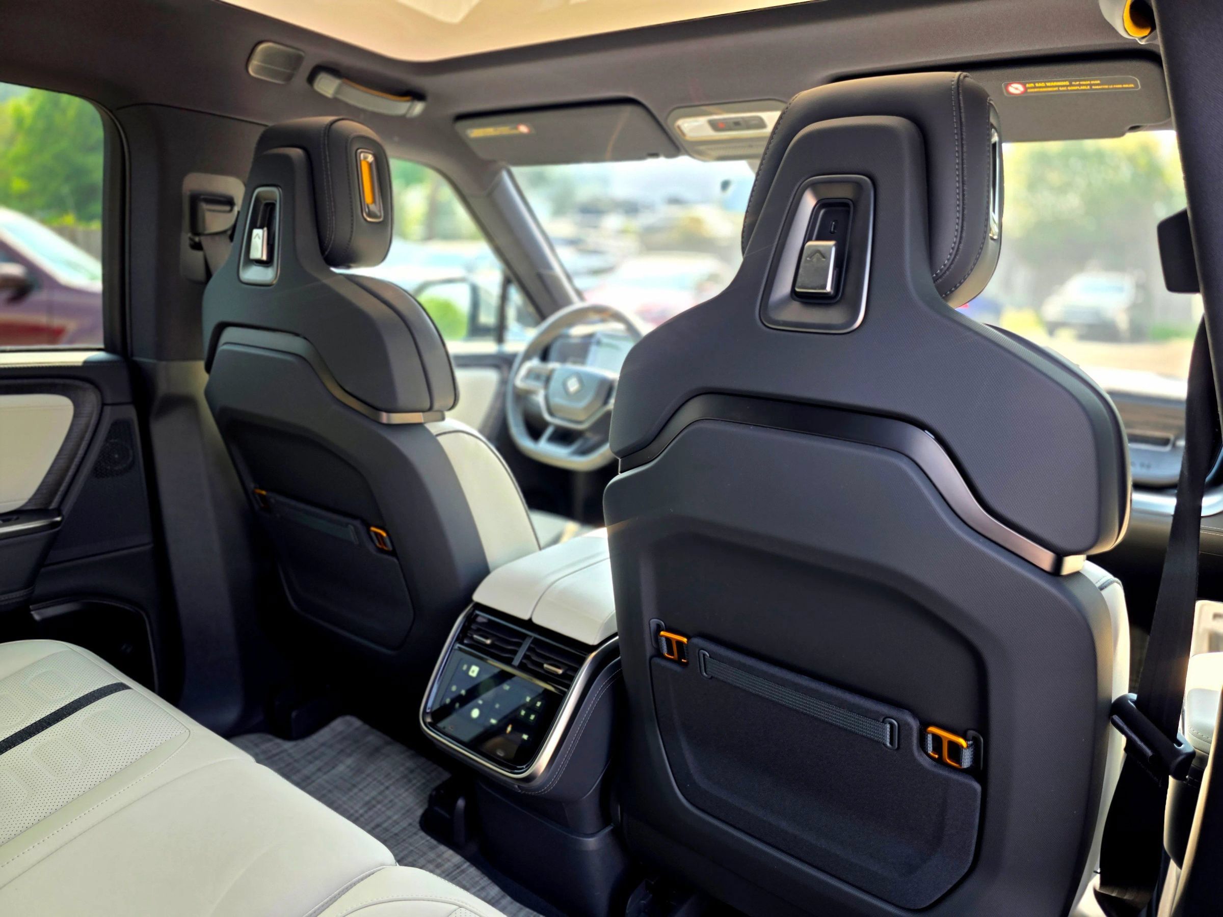 Used 2025 Rivian R1S Premium Dual AWD/4WD image 49