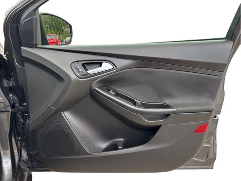 Used 2017 Ford Focus SE FWD image 31