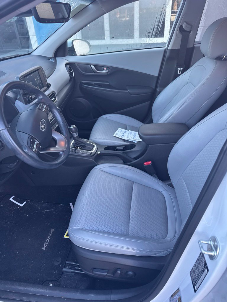 Used 2021 Hyundai Kona Limited FWD image 2