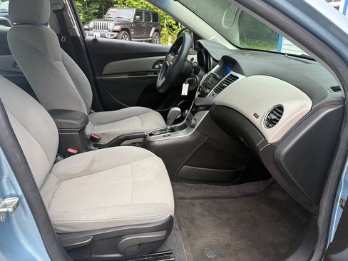 Used 2011 Chevrolet Cruze LT FWD image 18