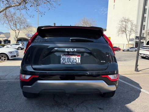 Used 2024 Kia Niro EX Touring image 9