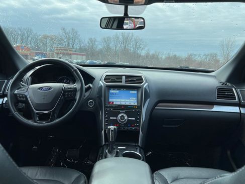 Used 2018 Ford Explorer Limited image 34