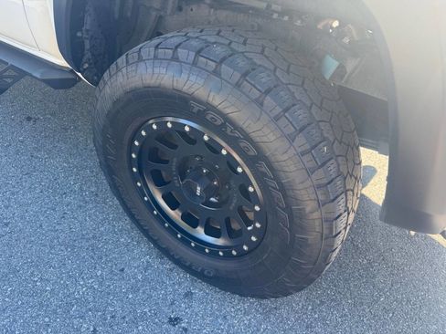 Used 2021 Toyota Tacoma TRD Off-Road image 5