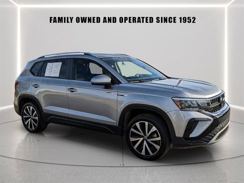 Used 2023 Volkswagen Taos SE image 7