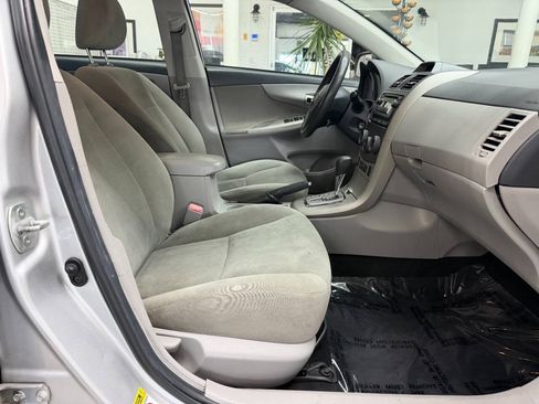 Used 2012 Toyota Corolla LE FWD image 17