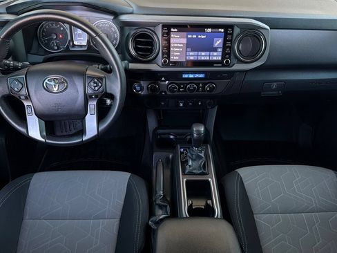 Used 2022 Toyota Tacoma TRD Off-Road AWD/4WD image 15