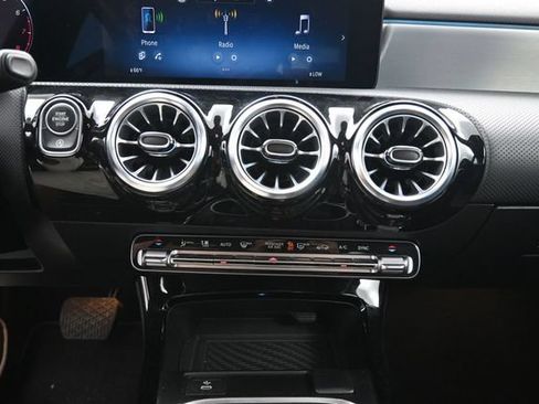 Used 2025 Mercedes-Benz CLA 250 image 22
