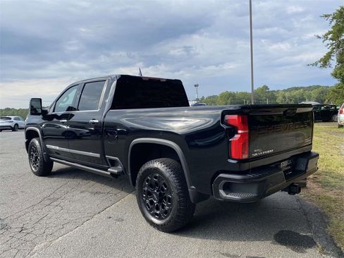 Used 2025 Chevrolet Silverado 2500 High Country w/ High Country Premium Package image 3