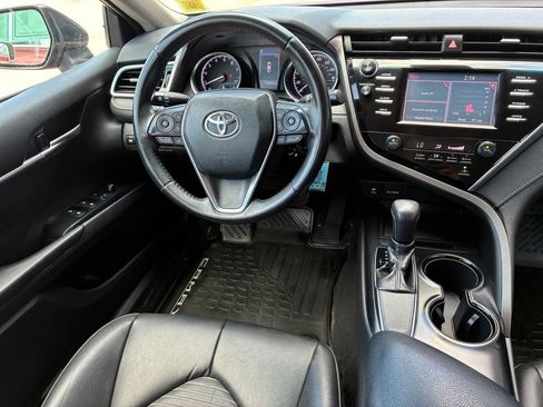 Used 2018 Toyota Camry SE FWD image 10