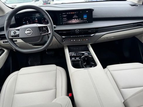 Used 2025 Nissan Murano SV AWD/4WD image 11