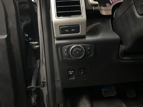 Used 2019 Ford F150 Lariat w/ Equipment Group 502A Luxury AWD/4WD image 32