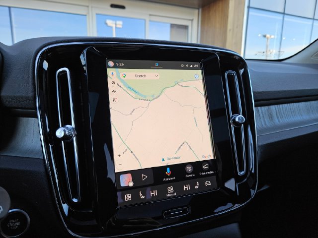 Certified 2024 Volvo XC40 B5 Plus w/ Protection Package Premier AWD/4WD image 27