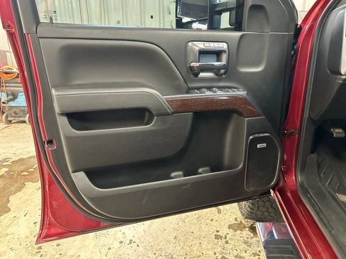 Used 2019 GMC Sierra 2500 SLT w/ Duramax Plus Package AWD/4WD image 15