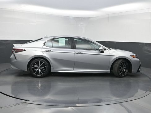 Used 2022 Toyota Camry SE w/ Convenience Package FWD image 42
