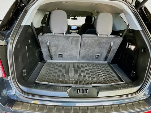Used 2023 Ford Explorer XLT AWD/4WD image 25