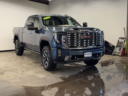 Used 2024 GMC Sierra 2500 Denali w/ Denali Reserve Package AWD/4WD image 3