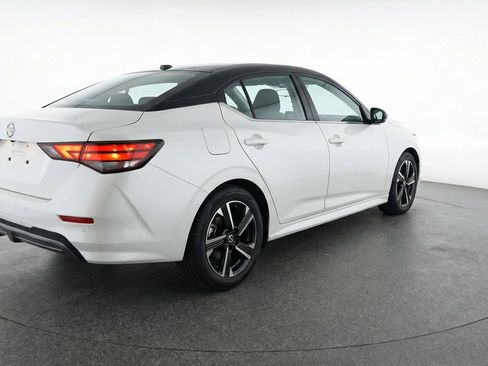 Used 2025 Nissan Sentra SV image 9