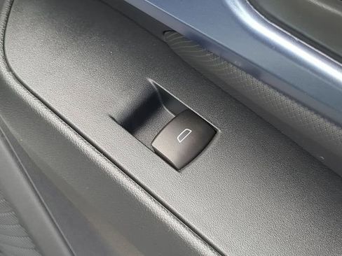 New 2025 Chevrolet Equinox EV LT image 44