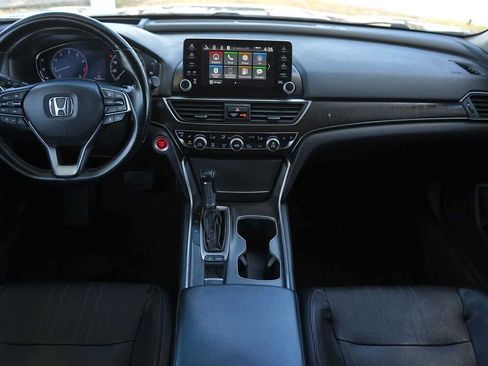 Used 2018 Honda Accord Touring image 10
