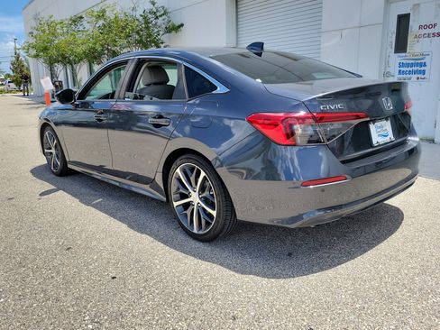 Used 2022 Honda Civic Touring image 4