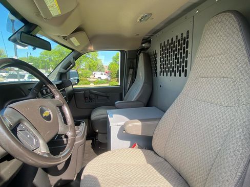 Used 2021 Chevrolet Express 2500 w/ Driver Convenience Package RWD image 17