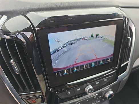 Used 2021 Chevrolet Traverse LT w/ LT Premium Package image 22