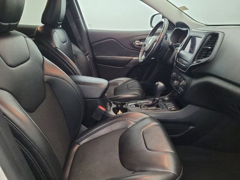 Used 2019 Jeep Cherokee Latitude Plus w/ Comfort/Convenience Group image 21