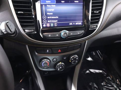 Used 2021 Chevrolet Trax LT w/ LT Convenience Package image 15