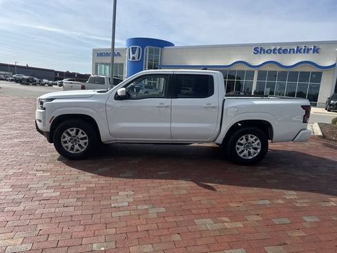 Used 2022 Nissan Frontier SV RWD image 3