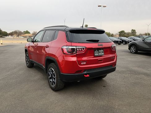 Used 2025 Jeep Compass Trailhawk image 5