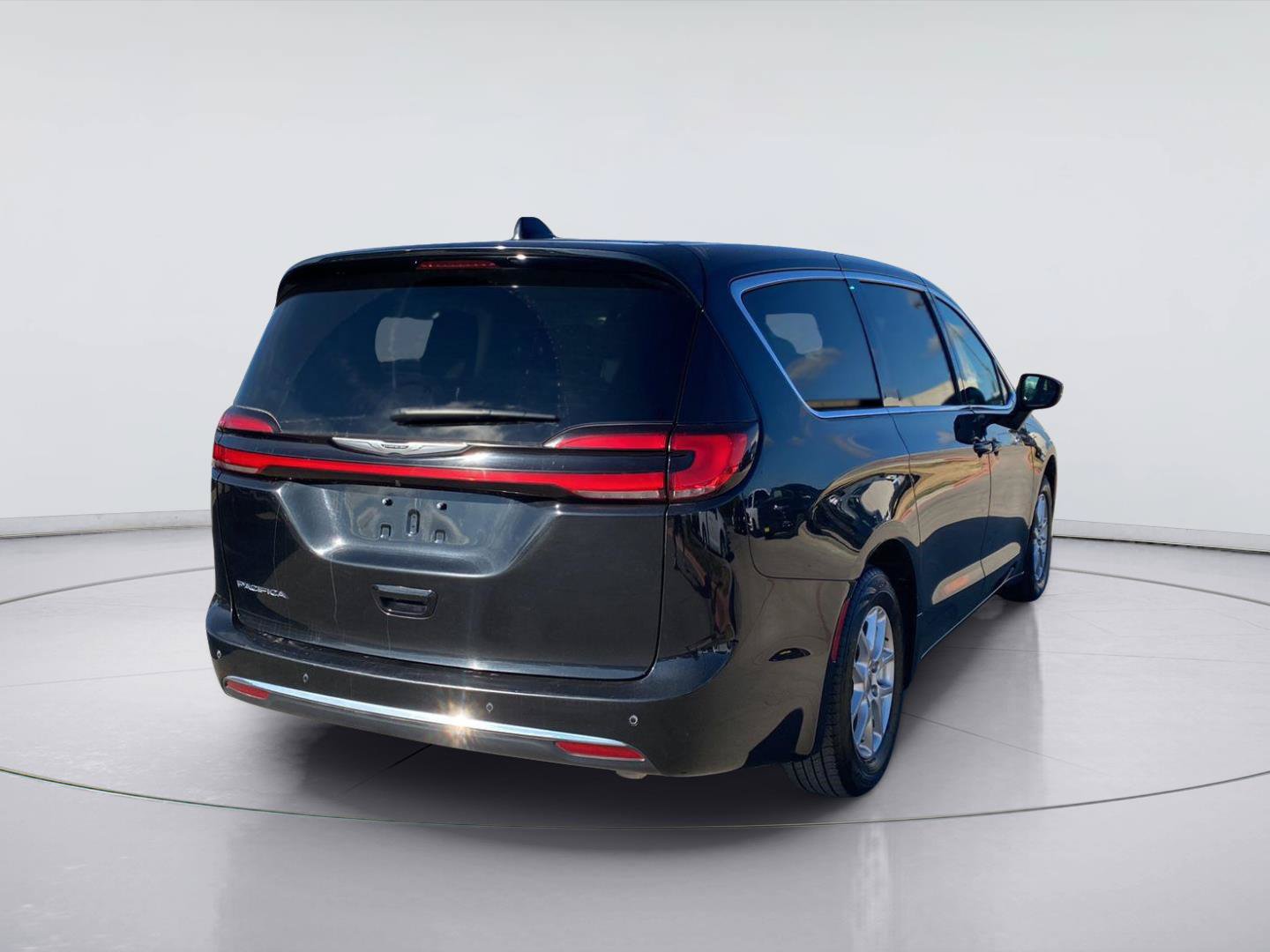 Used 2023 Chrysler Pacifica Touring-L FWD image 6