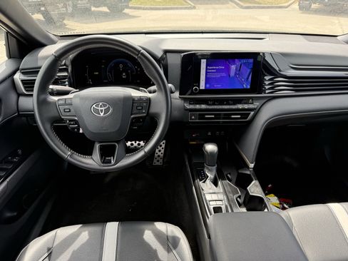 Used 2025 Toyota Camry SE image 15