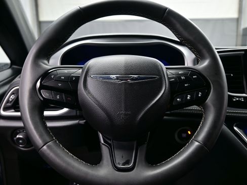 Used 2024 Chrysler Pacifica Touring FWD image 27