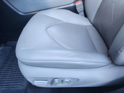 Certified 2024 Toyota Highlander Platinum AWD/4WD image 19