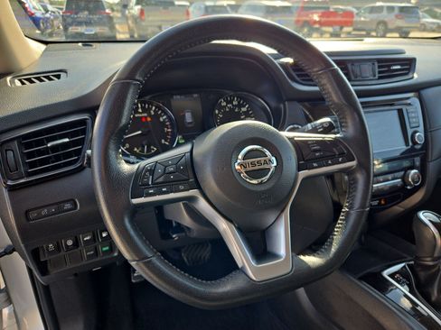 Used 2020 Nissan Rogue SV FWD image 16
