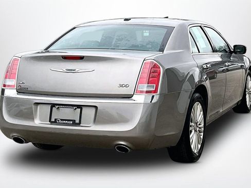 Used 2014 Chrysler 300 AWD w/ Driver Convenience Group image 5