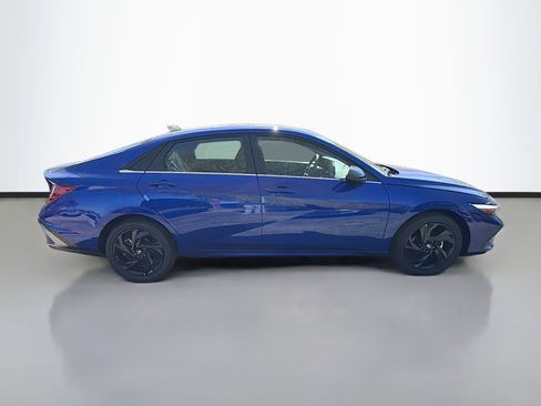 New 2026 Hyundai Elantra SEL Sport Premium image 2