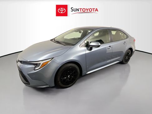 Used 2025 Toyota Corolla LE FWD image 9