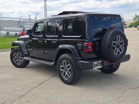 Used 2024 Jeep Wrangler Unlimited Sahara w/ Technology Group AWD/4WD image 14
