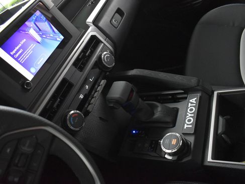Used 2025 Toyota Tacoma TRD Sport AWD/4WD image 23