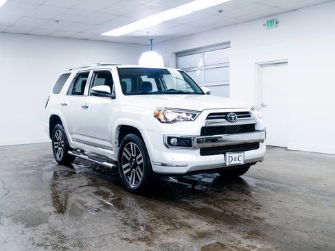 Used 2020 Toyota 4Runner Limited image 24