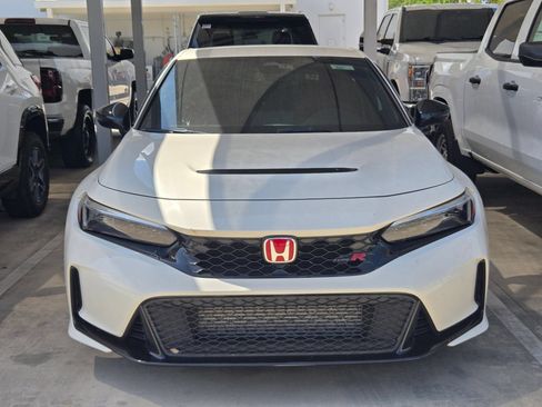 Used 2024 Honda Civic Type R image 2
