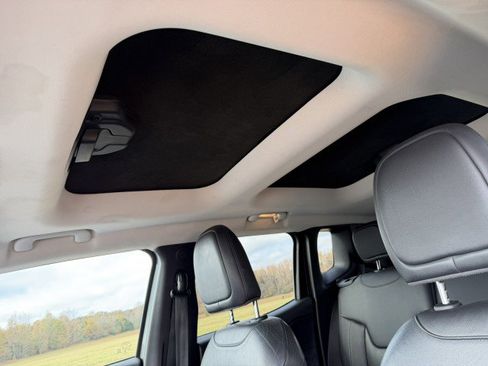 Used 2016 Jeep Renegade Limited image 16