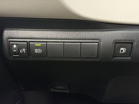 Used 2025 Toyota Corolla LE FWD image 21