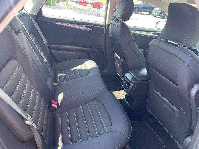 Used 2015 Ford Fusion SE FWD image 10