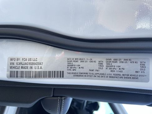 Used 2025 Jeep Grand Cherokee L Laredo image 35