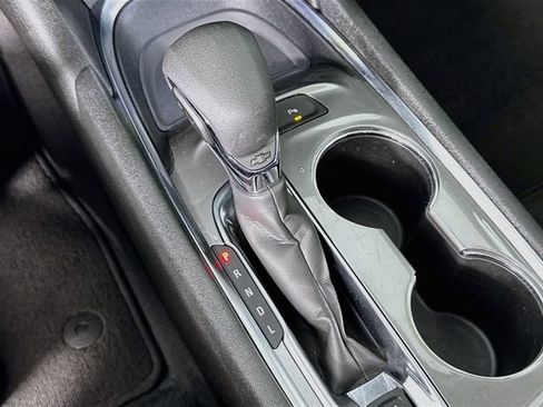 Used 2025 Chevrolet Malibu LT FWD image 18