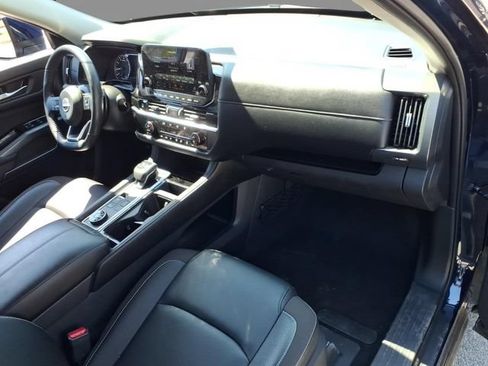Certified 2025 Nissan Pathfinder SL w/ Cargo Package AWD/4WD image 13